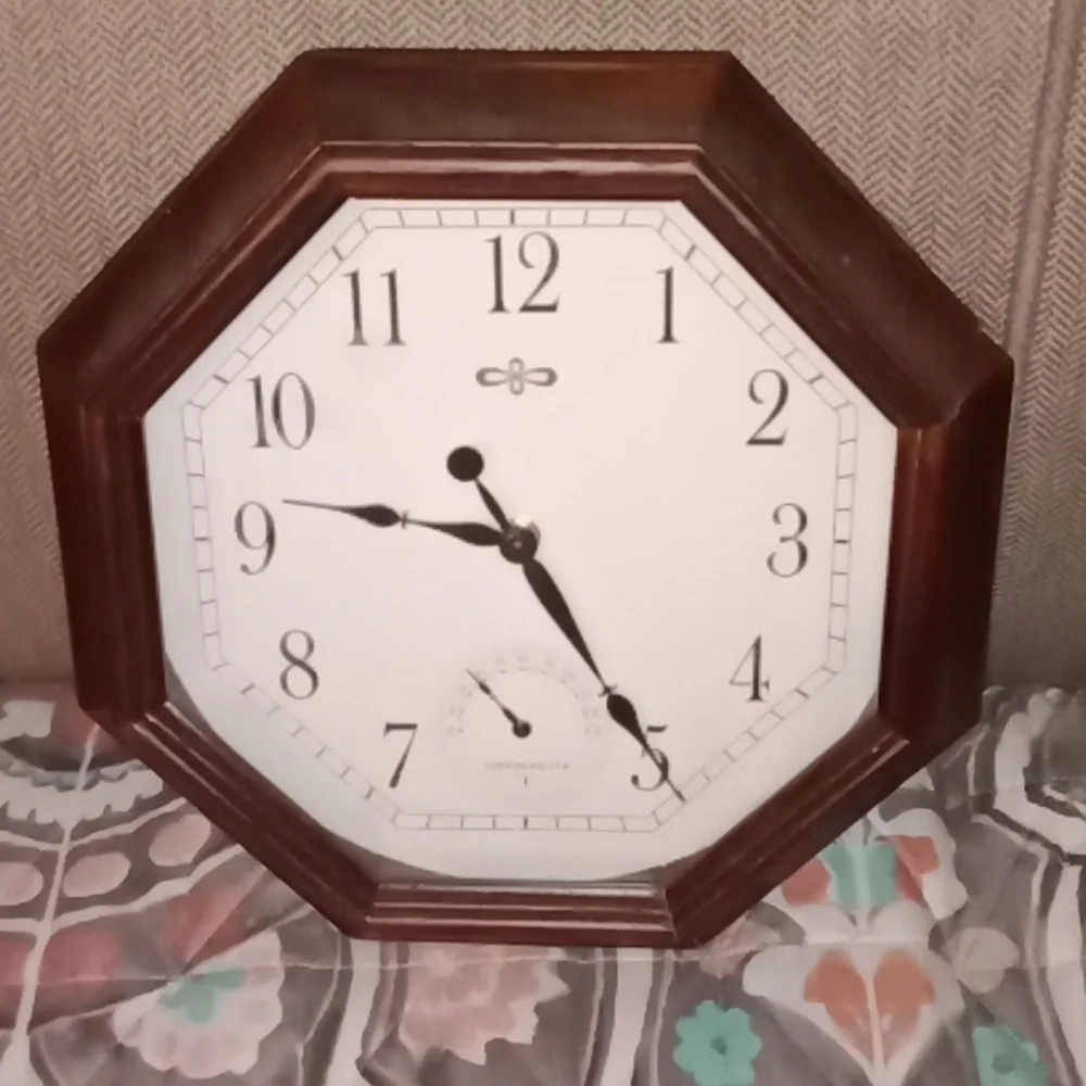 Clock - Picture 3 of 5